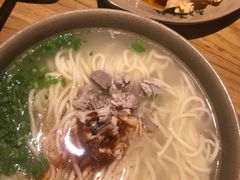 -亮亮面馆(经六路店)