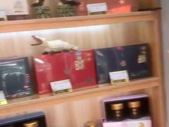 松塔-浙茶集团狮峰·西湖龙井·杭州特产(莫干山路专卖店)