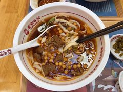 -呷佬·长沙手工米粉(金沙江路店)