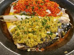 -阿瓦山寨·湘菜现炒·剁椒鱼头王(咸阳总店)