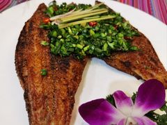 傣家香茅草烤鲈鱼-香巴拉云南餐厅(华莱坞店)