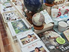 零售区-猫的天空之城概念书店(束河店)