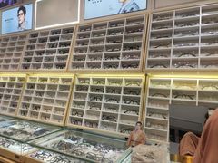-沫芮眼镜·蔡司官方授权店(人民广场店)