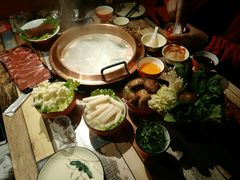 宴羊羔照全家福-虾弄弄海派小龙虾·牛羊蝎子火锅