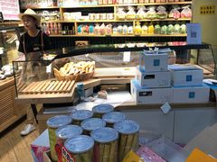 面包甜点陈列柜-皇家美孚·蛋糕外送(东部佳世客店)