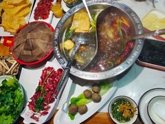-乡土黄·鲜牛肉火锅·小龙虾(兴业街店)