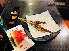 -何师烧烤·香辣蟹·川菜·30年老品牌(太古里旗舰店)