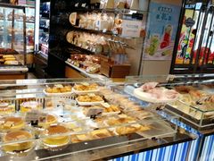 面包甜点陈列柜-巴黎贝甜(右安门店)