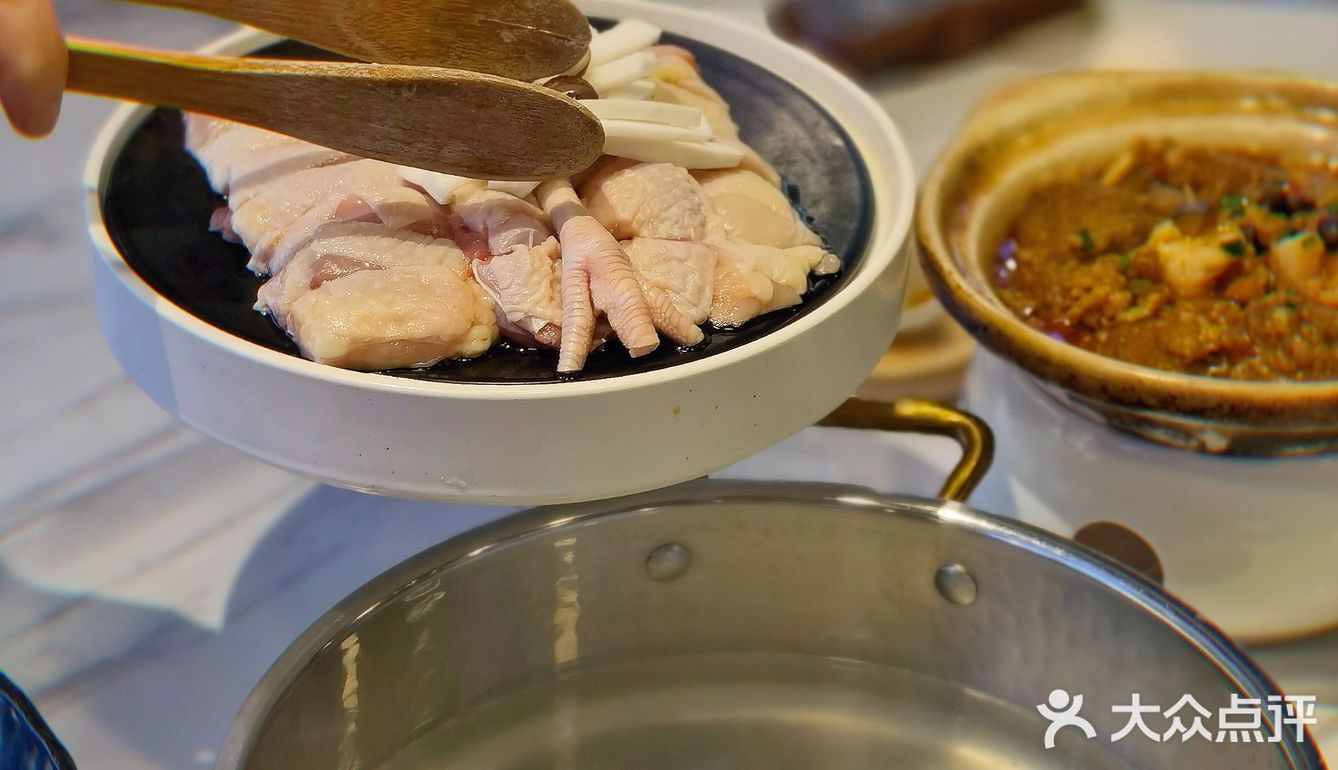 椰町·海南椰子鸡，给你带来原汁原味的海南风味[加油]