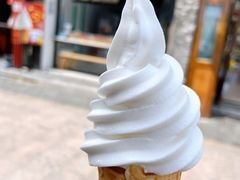 牛乳摩天脆筒-六时安·熊猫张甜品店(东关街店)