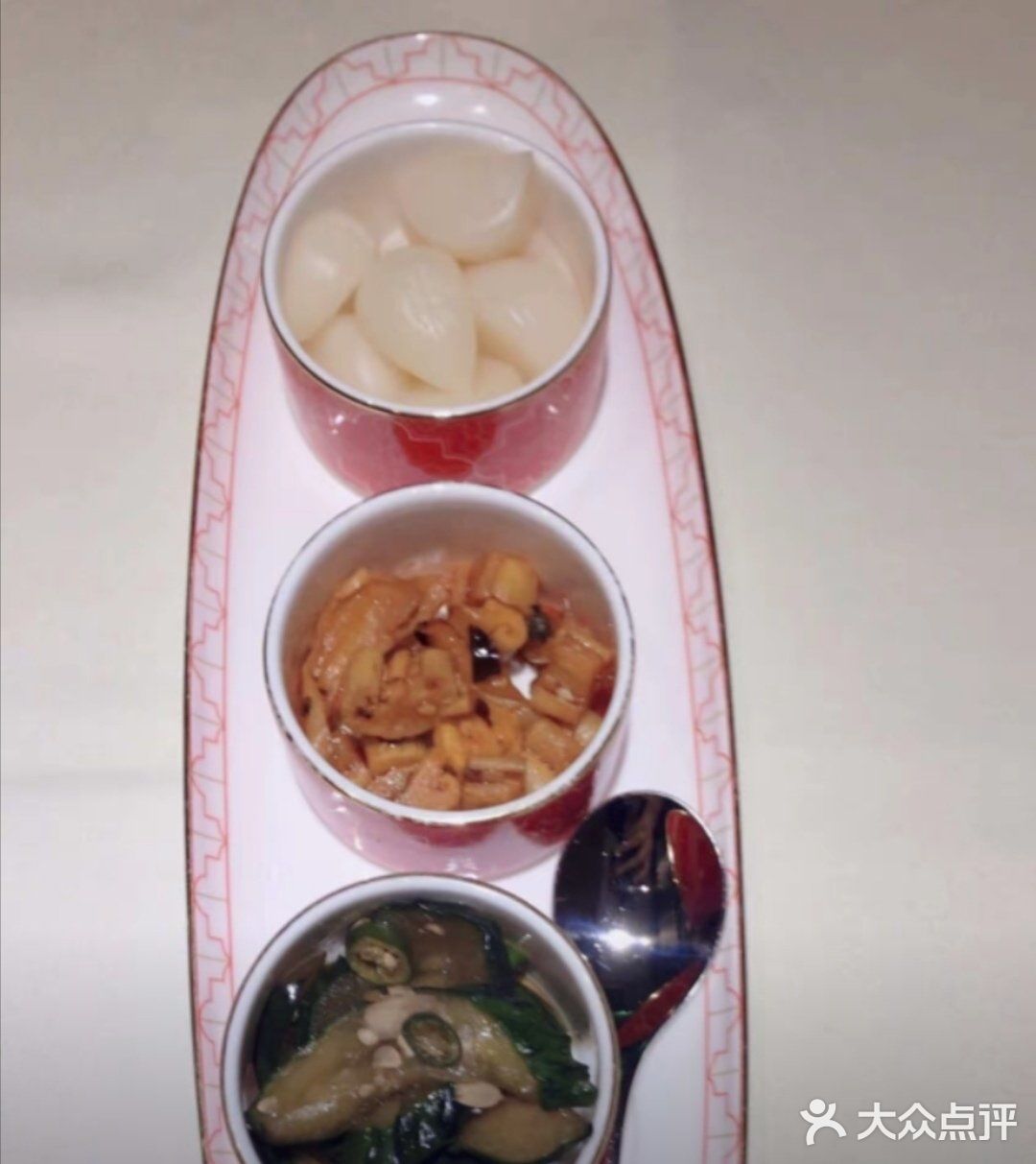 门店精选食材源自八百里蜀地，每一样都是当日鲜