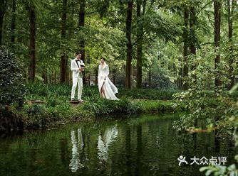 选店理由:在网上对比了很多家，很喜欢铂爵旅拍的整体拍