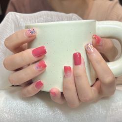 -花岐款式专研健康美甲沙龙
