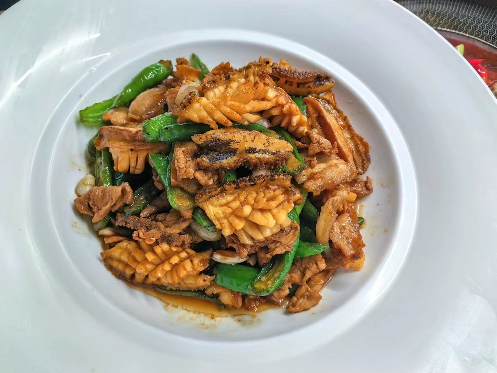 院里寻菜餐厅的青椒炒鲍鱼口味:
鲜