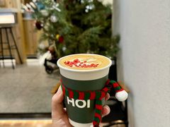 草莓缤纷拿铁-HOI COFFEE