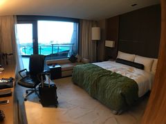 -上海滴水湖皇冠假日酒店