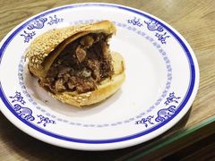 烧饼夹烧牛羊肉-老爆肚满五香烧牛羊肉