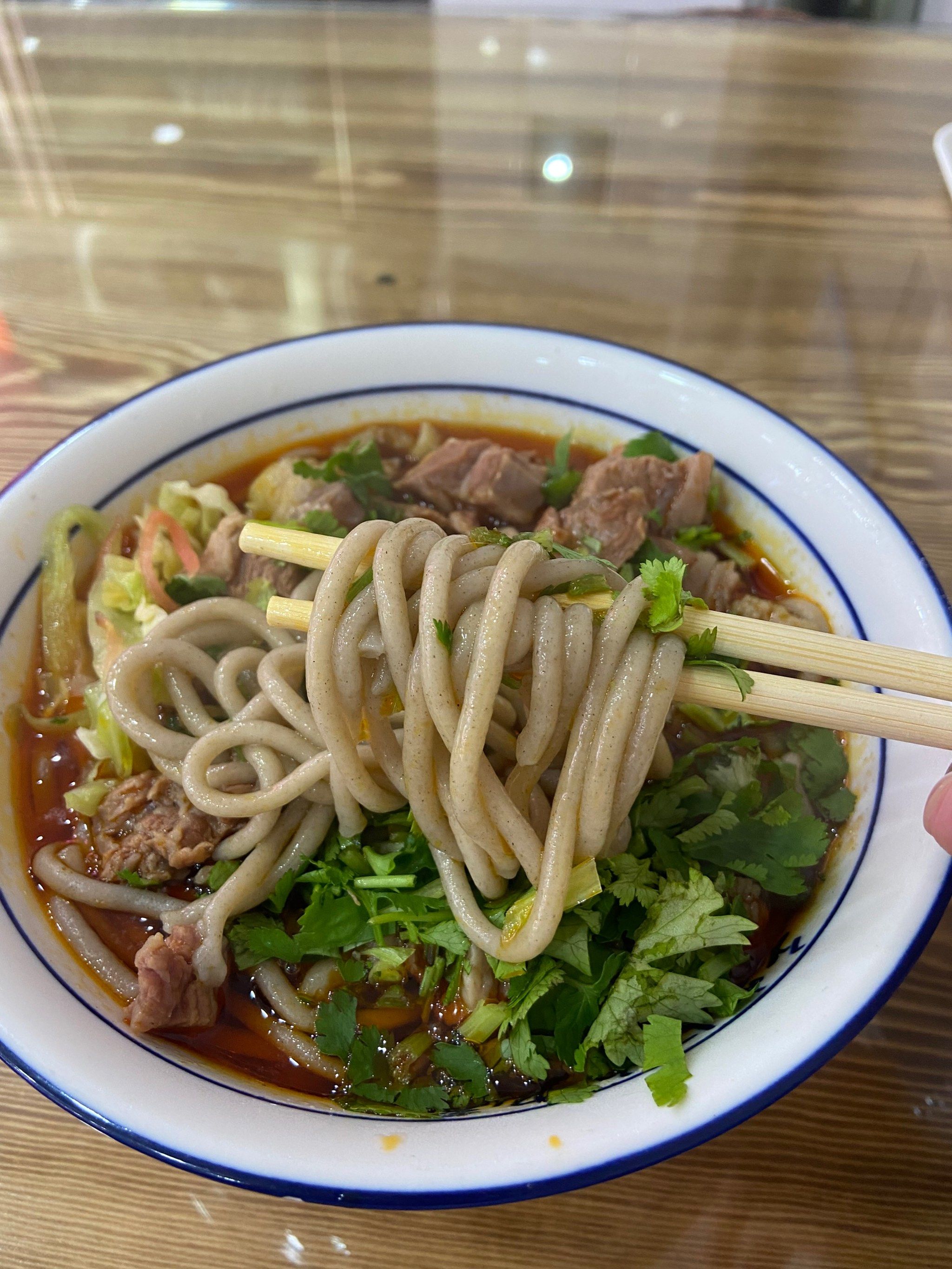 吃个羊肉自由的饸饹面