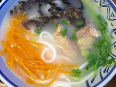 土鸡汤捞米线-云海肴·汽锅鸡·云南菜(天津国金汇店)