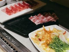 -海底捞火锅(曹安公路店)