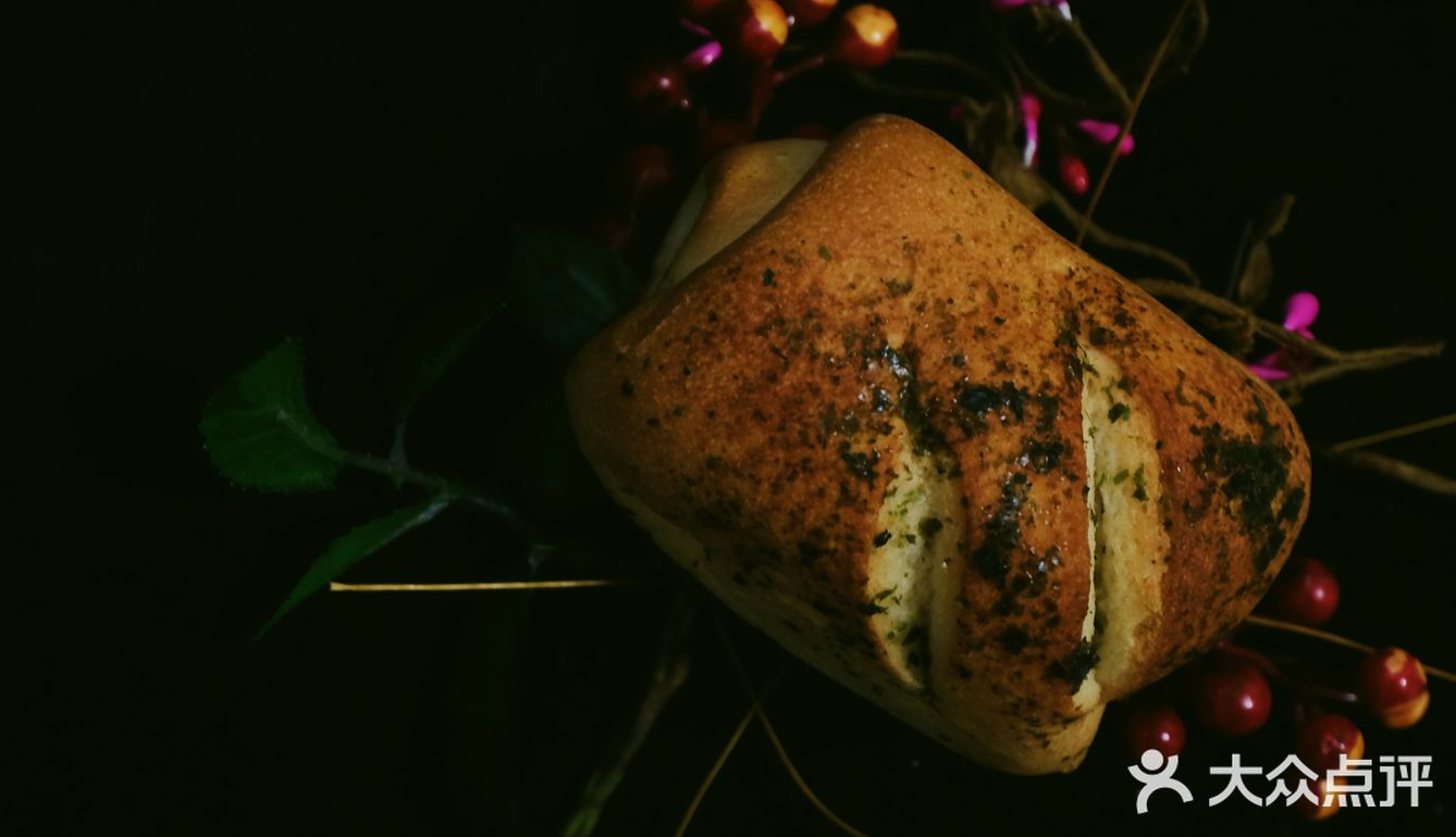 咸口叉烧特别香,黑芝麻咸奶酥上次吃觉得偏咸