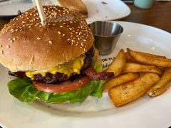 27&nbsp;牛肉汉堡-HELLO 27 意面·沙拉·帕尼尼