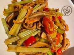 -江渔儿酸菜鱼(奥园广场金发购物中心店)