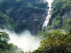 -燕子河大峡谷天坑仙境