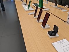 -华为授权体验店(中山公园来福士)