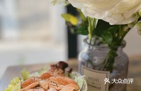 Grilled Salmon Salad