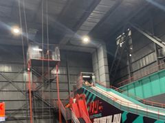 -极限PLAY运动娱乐新世界·团建派对潮玩休闲馆·室内蹦极高空游乐园