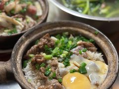 牛肉窝蛋煲仔饭-关氏饮食店