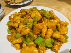 宫爆鸡丁-方城小吃店