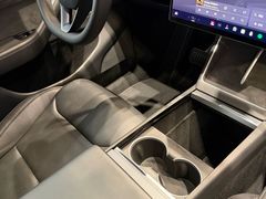 -TESLA 特斯拉(上海太古汇体验店)