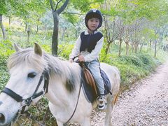 -亮河湾山庄