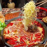 天津居民楼里的老火锅🍲手工花卷绝了❗️