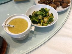 特色酱乳鸽-旺顺阁鱼头泡饼(小红门店)