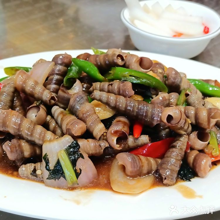 烟火气满满的大排档也是吃上了