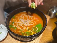 酸汤过桥米线-南桥帮(昆百大·泰业城店)