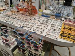 -目上眼镜·蔡司依视路授权(青浦宝龙店)