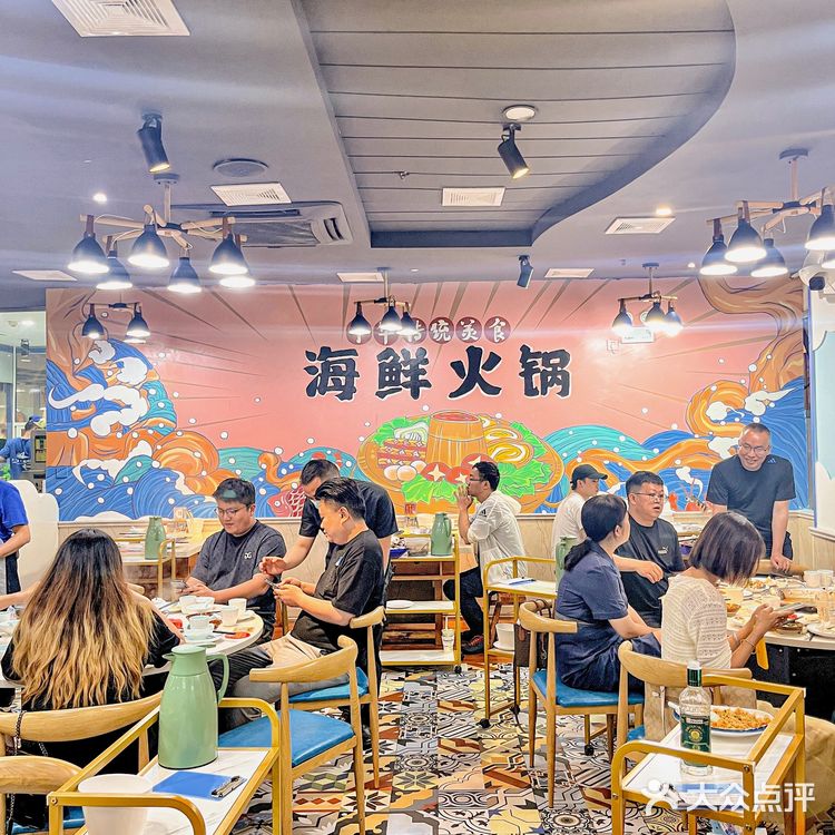 这家就在上邦，开了好几年，每天都有超多的食客在这排等候