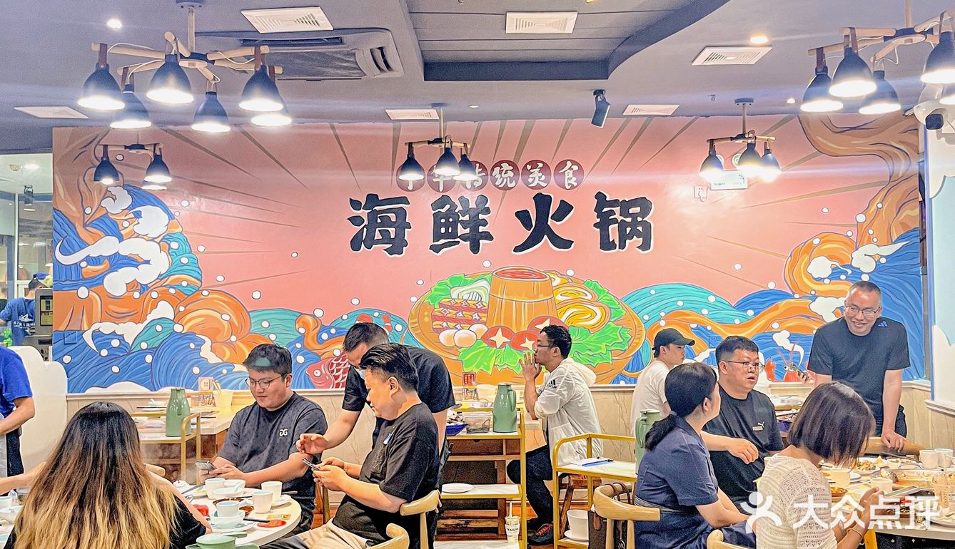 这家就在上邦，开了好几年，每天都有超多的食客在这排等候