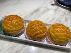 酥皮水牛奶菠萝包-陶陶居酒家(新天地店)
