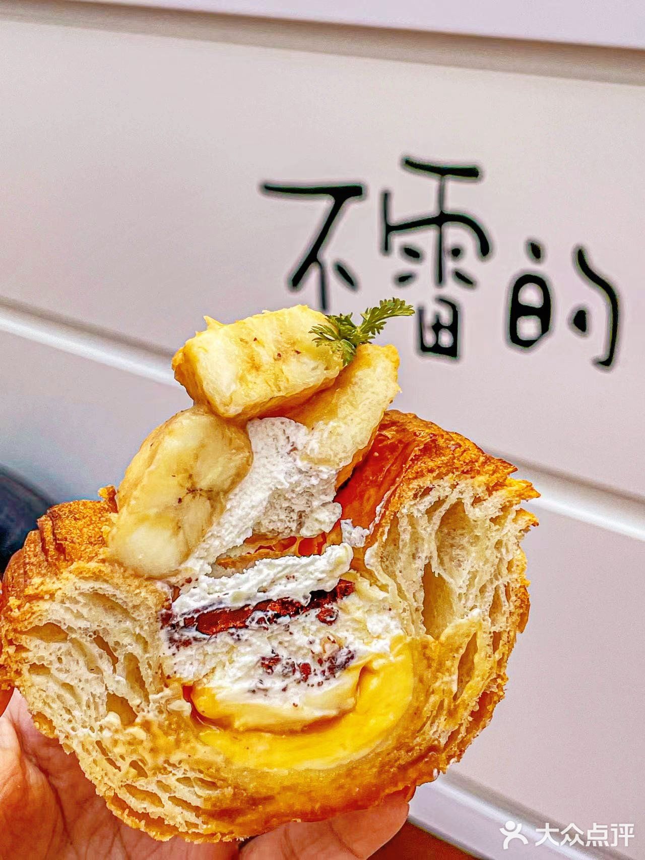 上海超火的面包店揭秘：不雷的面包，美味与创意的完美结合！