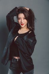 -现代经典婚纱摄影