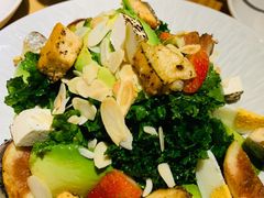 烤红点鲑鱼无花果羽衣甘蓝沙拉-TIAGO HOME KITCHEN(王府中环店)