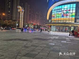 哇塞！海底捞真的是太赞了！我和朋友们去吃火锅简直是超