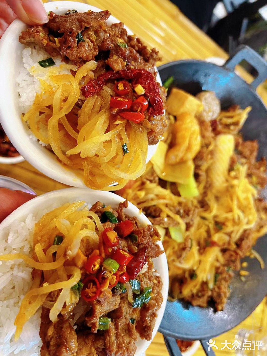 在桂林，最近好像很流行吃牛肉火锅呀～