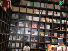 -钟书阁(松江泰晤士小镇店)