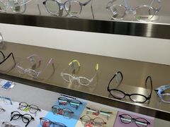 -视野联行眼镜•蔡司•依视路(温江店)